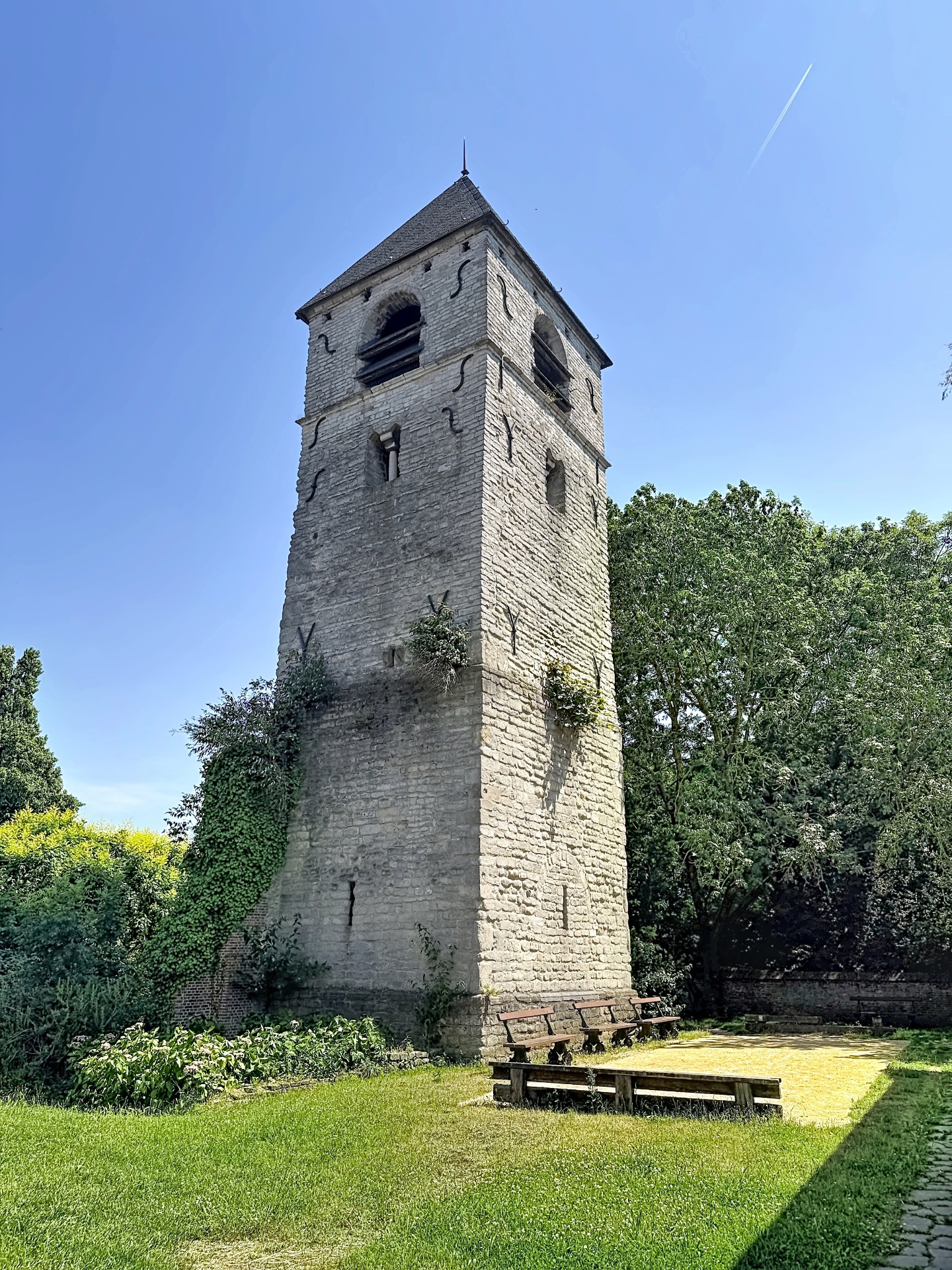 La tour romane de Neder-Over-Heembeek