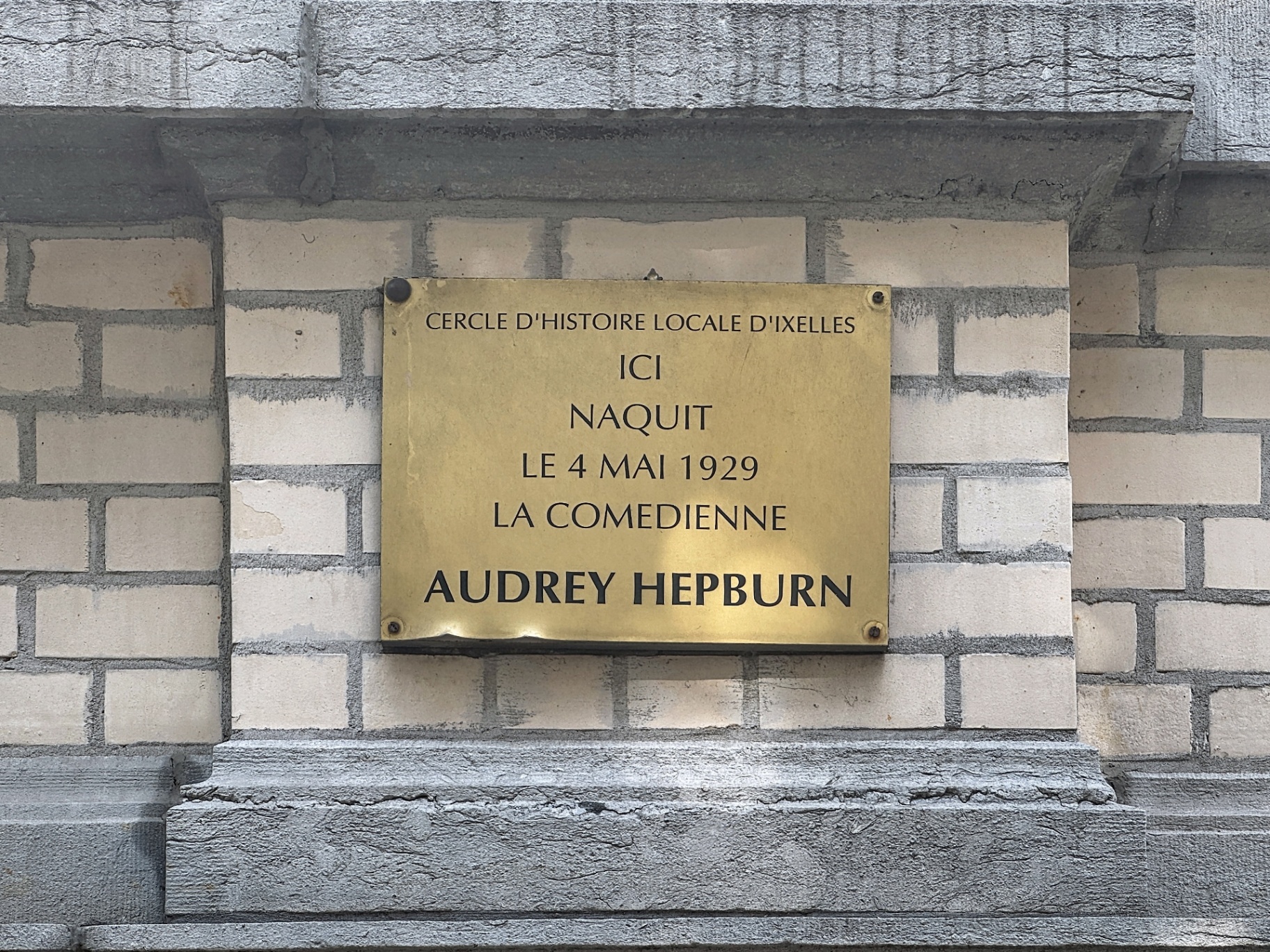 Plaque commémorative de la naissance d'Audrey Hepburn à Ixelles
